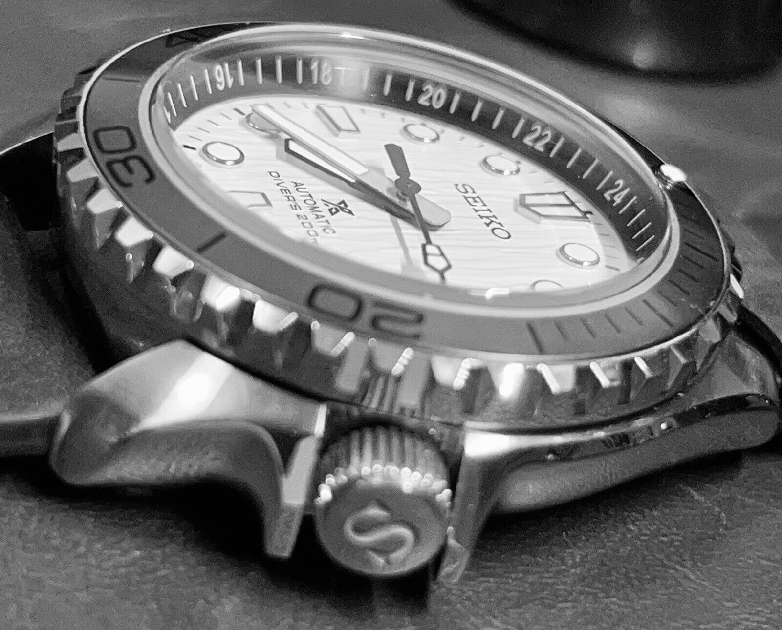 Seiko Mod watch (NH35) movement - White Dial - Automatic